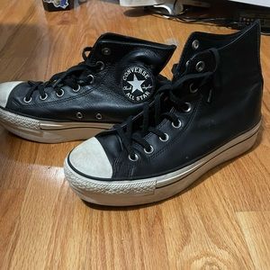 Rare Converse all star high tops in women’s size 8!!